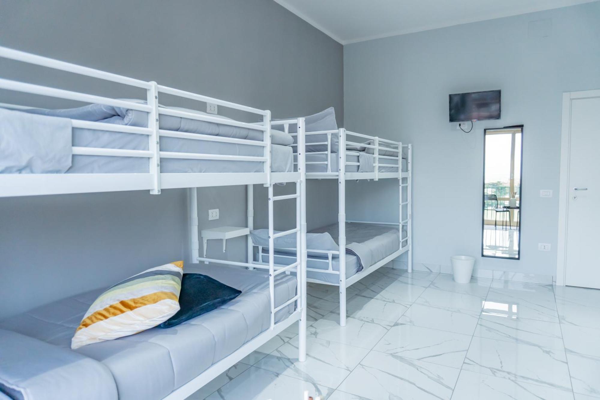 Hostel Partenope เนเปิลส์ ภายนอก รูปภาพ
