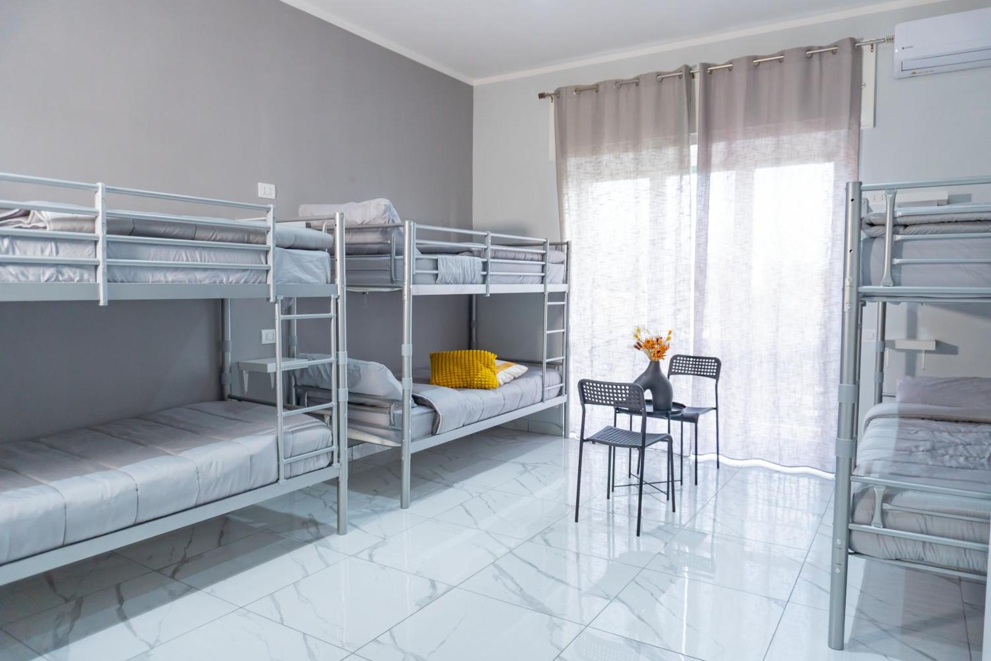 Hostel Partenope เนเปิลส์ ภายนอก รูปภาพ