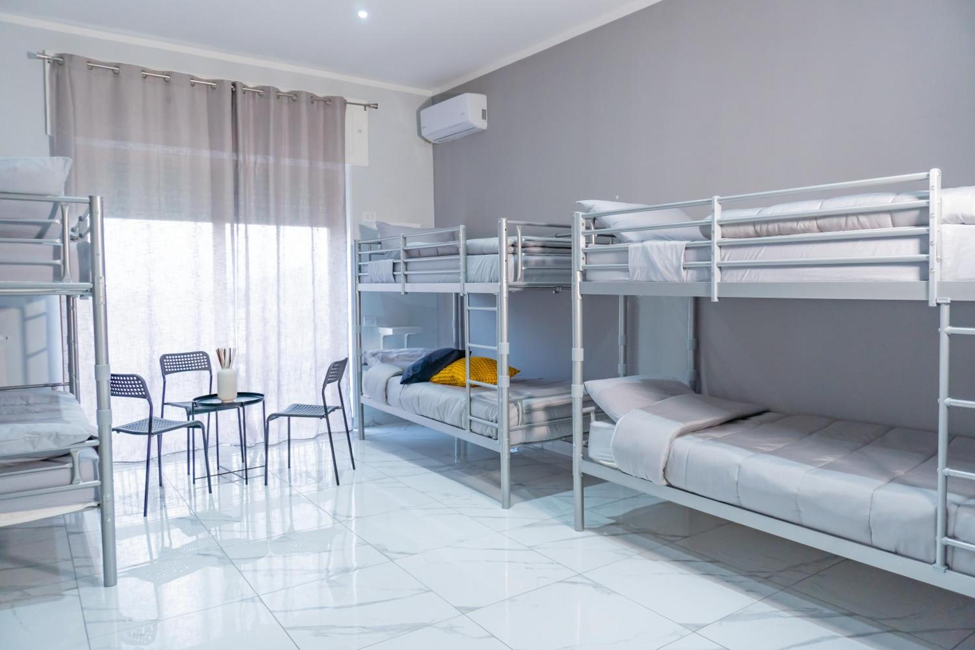 Hostel Partenope เนเปิลส์ ภายนอก รูปภาพ