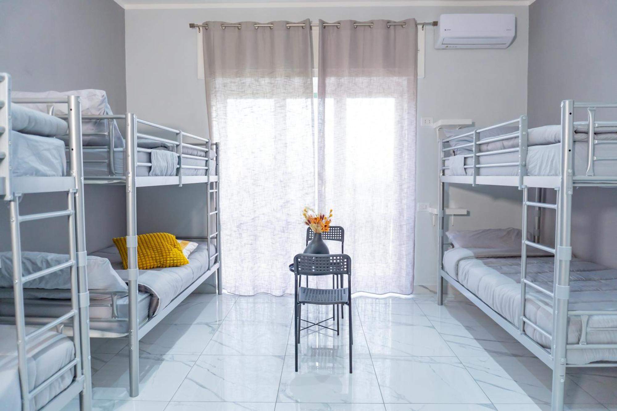 Hostel Partenope เนเปิลส์ ภายนอก รูปภาพ