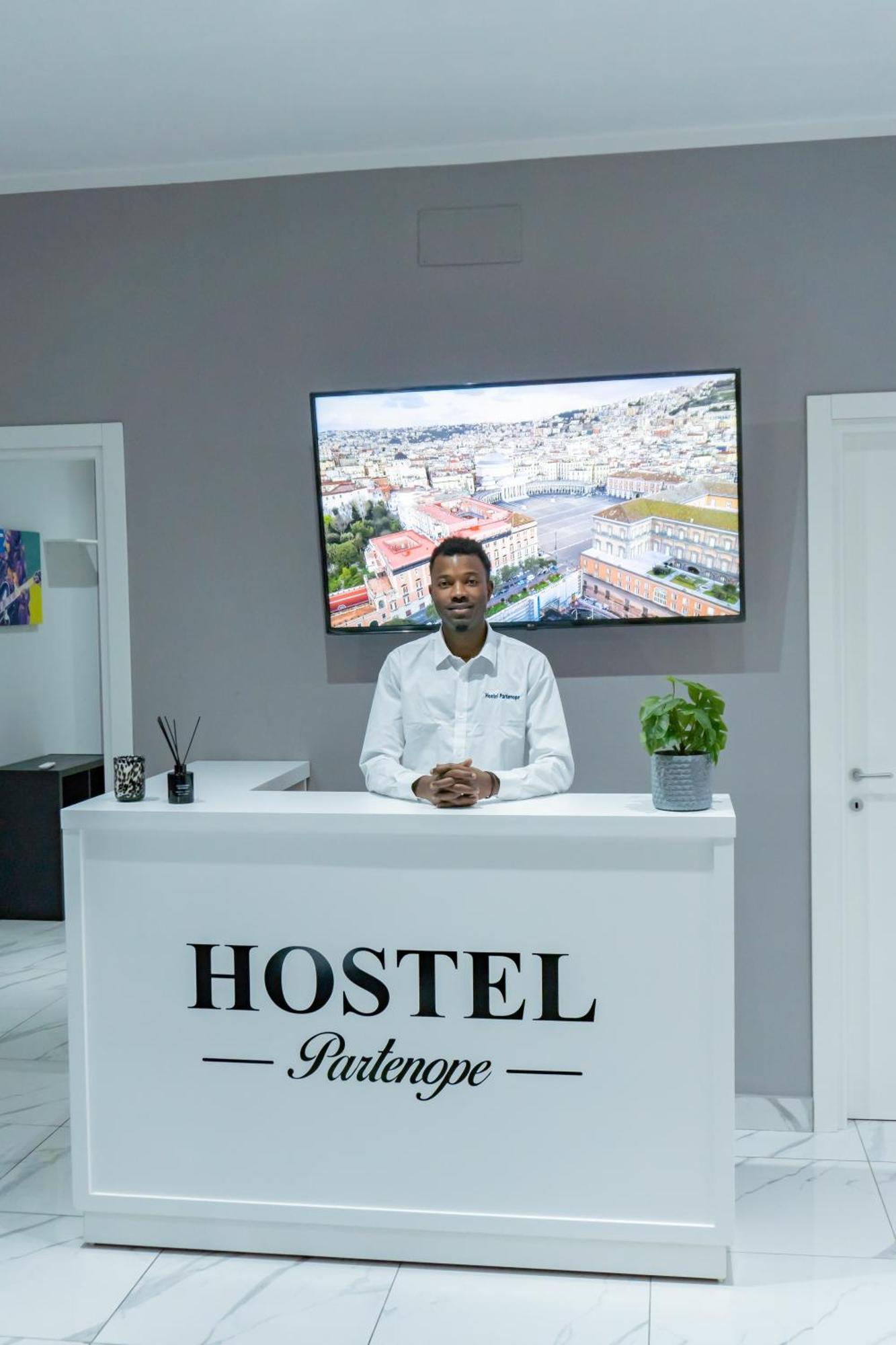Hostel Partenope เนเปิลส์ ภายนอก รูปภาพ